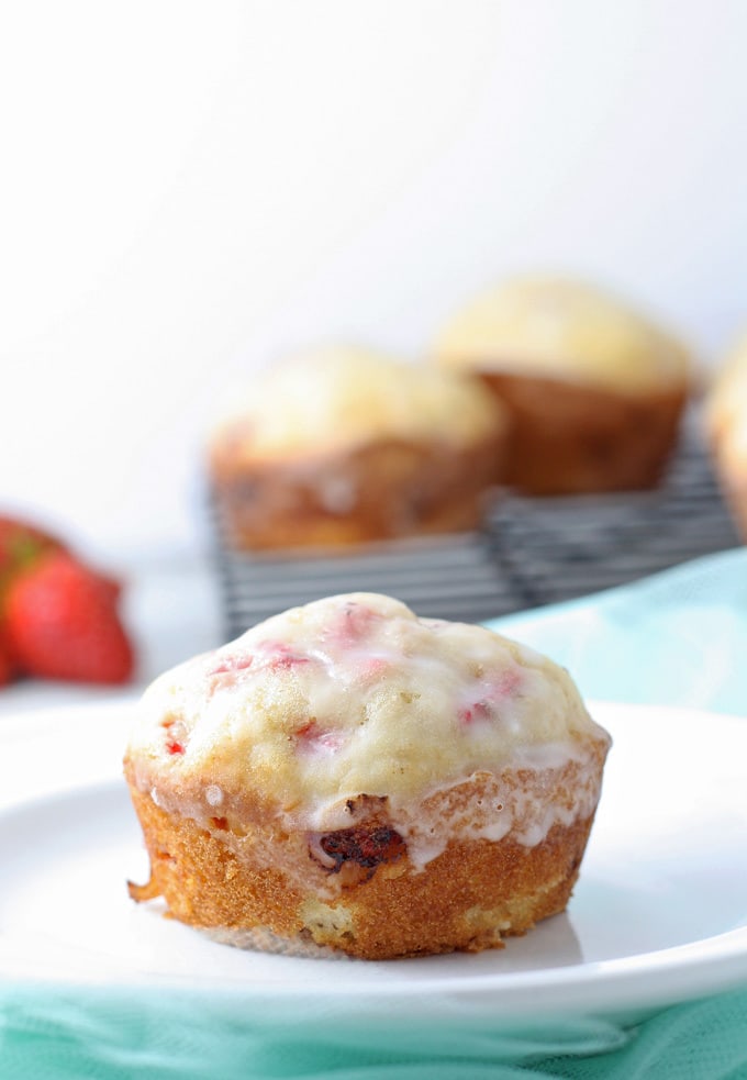 raspberry lemon muffins with lemon glaze