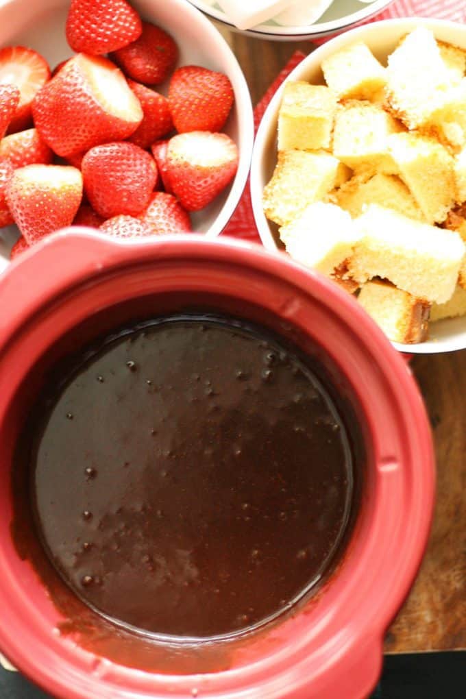 https://www.honeyandbirch.com/wp-content/uploads/2014/02/slow-cooker-chocolate-fondue-2-680x1020.jpg