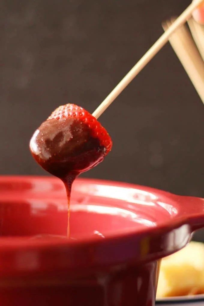 EASY 2-Ingredient Crockpot Chocolate Fondue Recipe