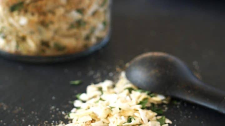 https://www.honeyandbirch.com/wp-content/uploads/2014/07/homemade-onion-soup-mix-2-720x405.jpg