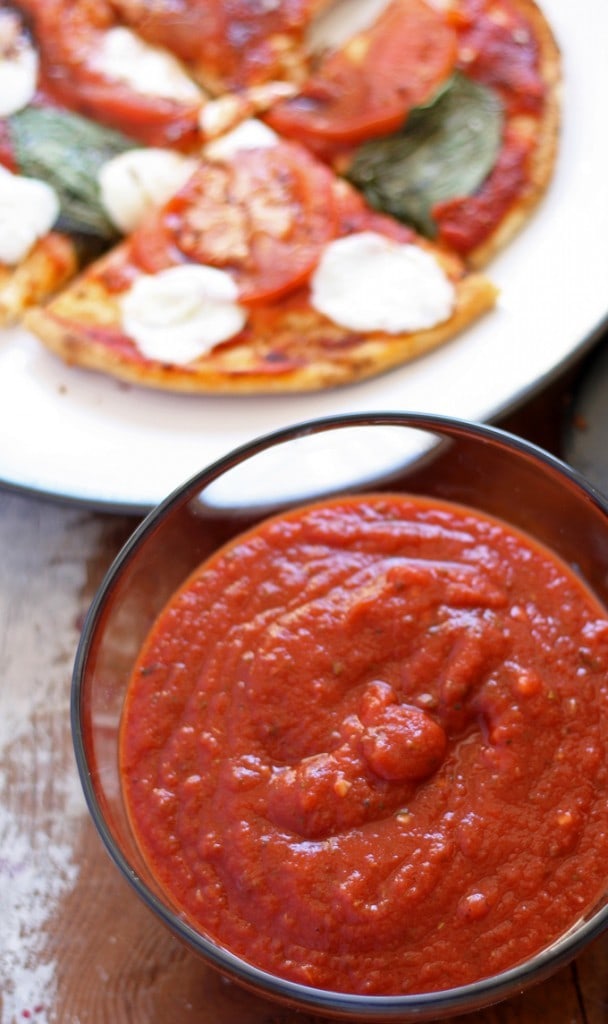 The Best Homemade Pizza Sauce (5-Minute Recipe)