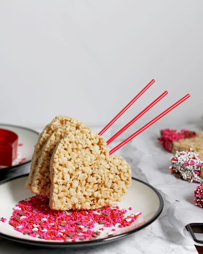 Rice Krispie Pops - Easy Valentine's Day Treat » Honey and Birch