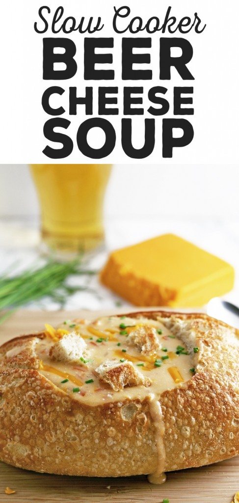 Cette soupe au fromage à la bière à la mijoteuse est super facile à préparer! Il combine du fromage cheddar fort, du fromage à la crème et de la bière et est délicieux pour le déjeuner ou le dîner. Servez-le avec du pain croustillant ou comme moi, dans un bol à pain à pâte aigre! | honeyandbirch.com