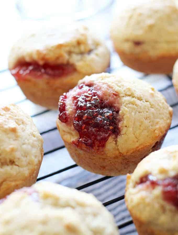 https://www.honeyandbirch.com/wp-content/uploads/2016/03/easy-muffins-filled-with-jam-6.jpg